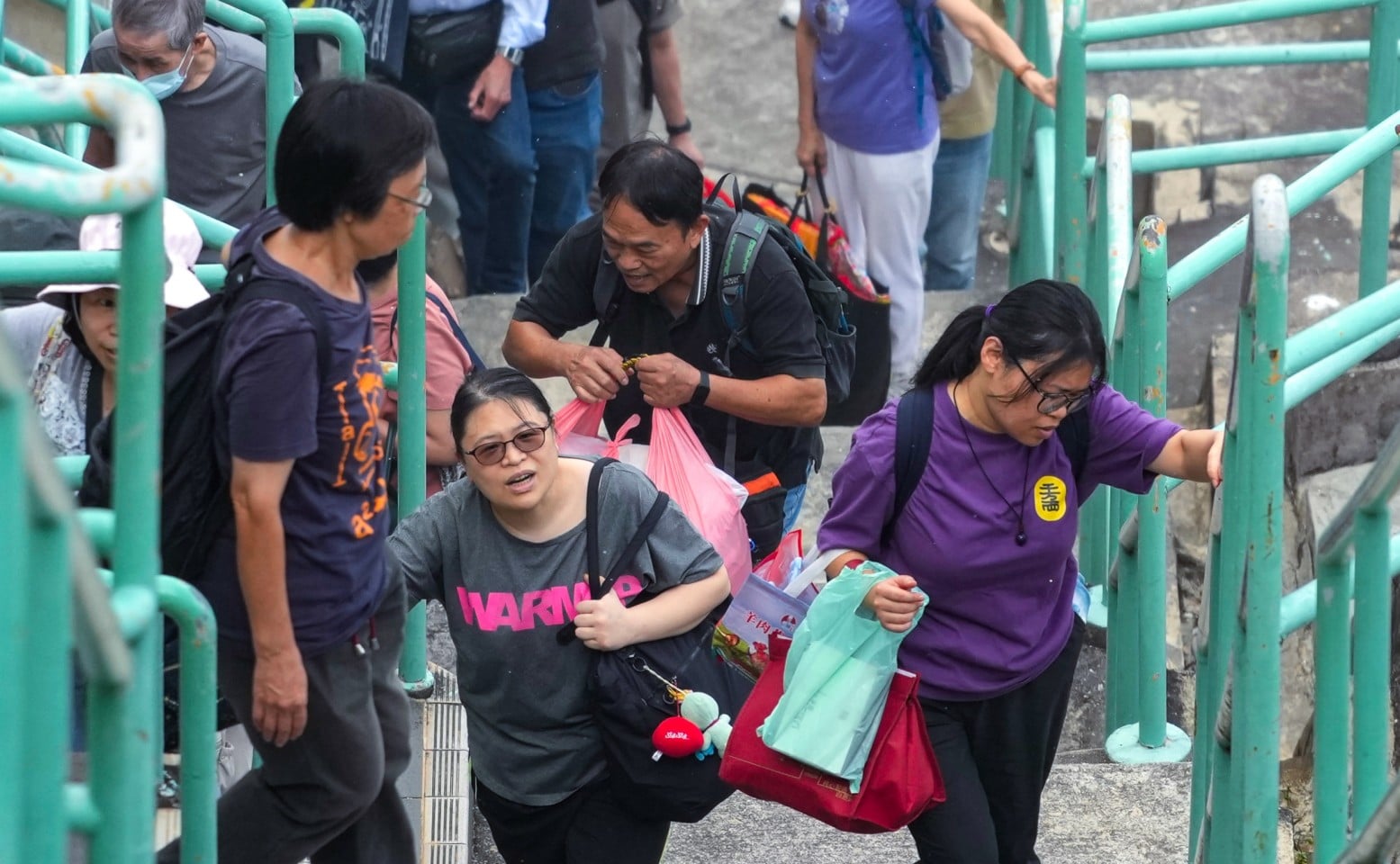 People pay respect to ancestors at the Chai Wan Cemetery in Chai Wan on the Chung Yeung Festival. Photo: Karma Lo
