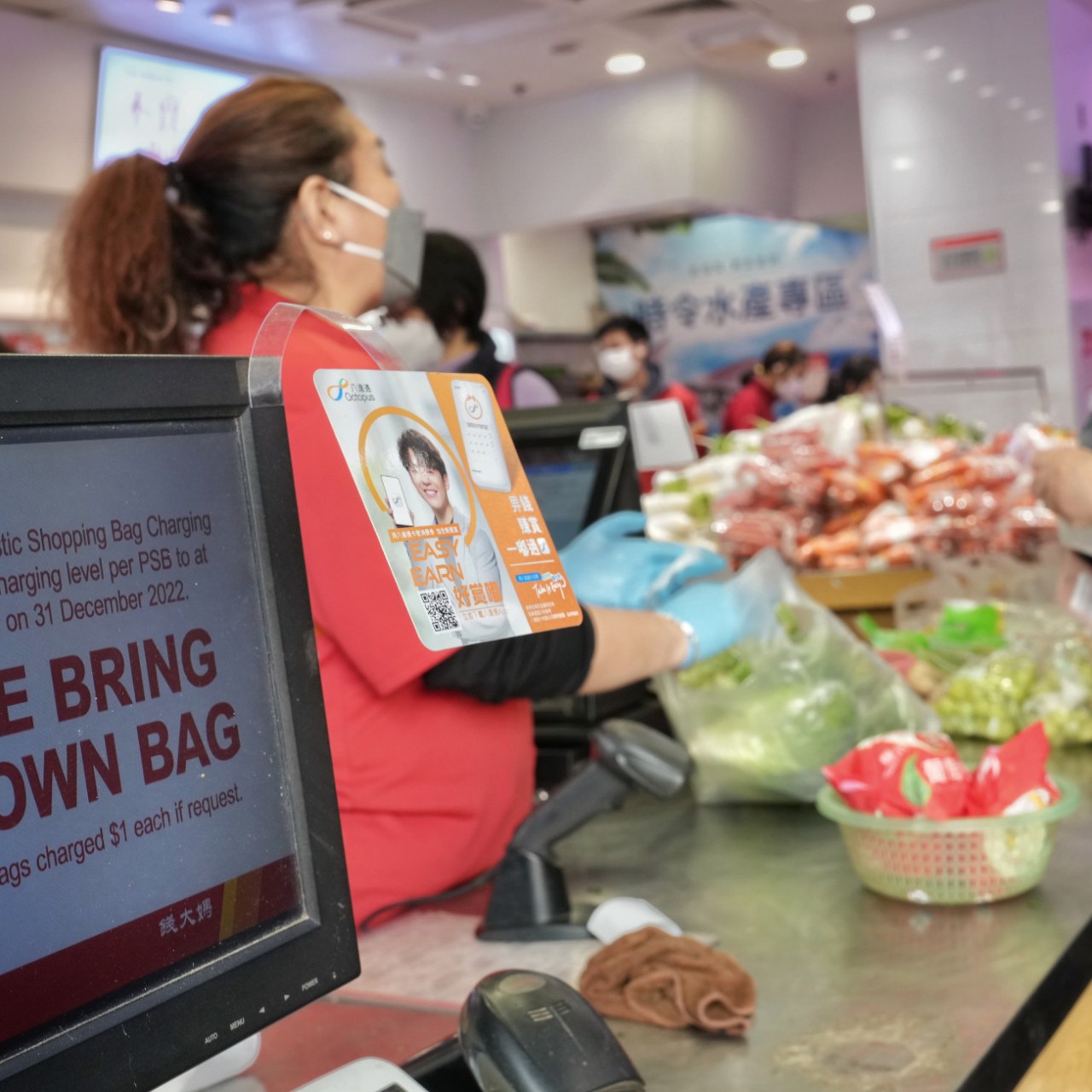 Hongkongers to pay HK$1 per plastic bag at supermarkets from next week,  with operators given 1-month grace period - YP