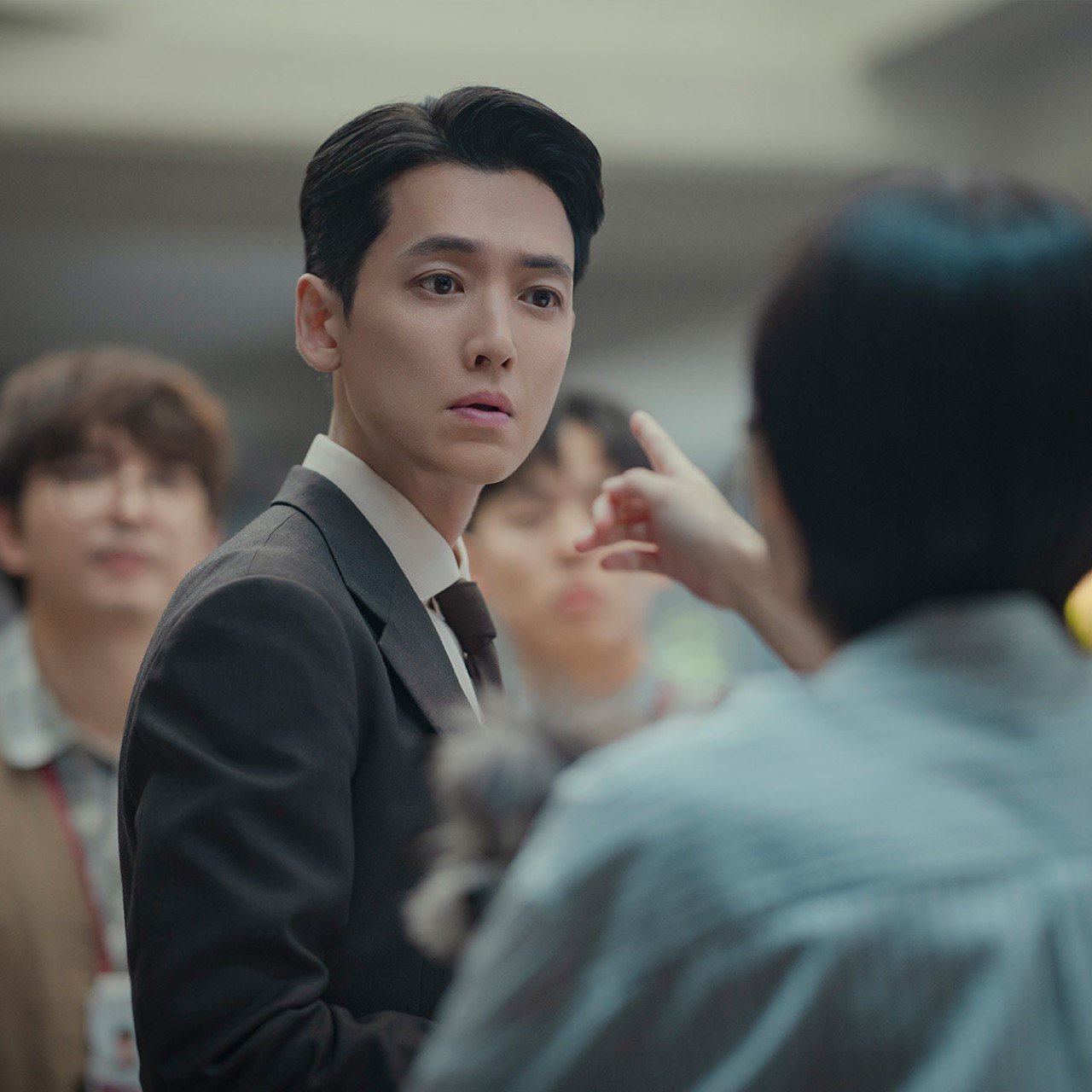 Jung Kyung-ho as judge-turned-lawyer Kang Da-wit in a still from Netflix’s new Korean drama Pro Bono.