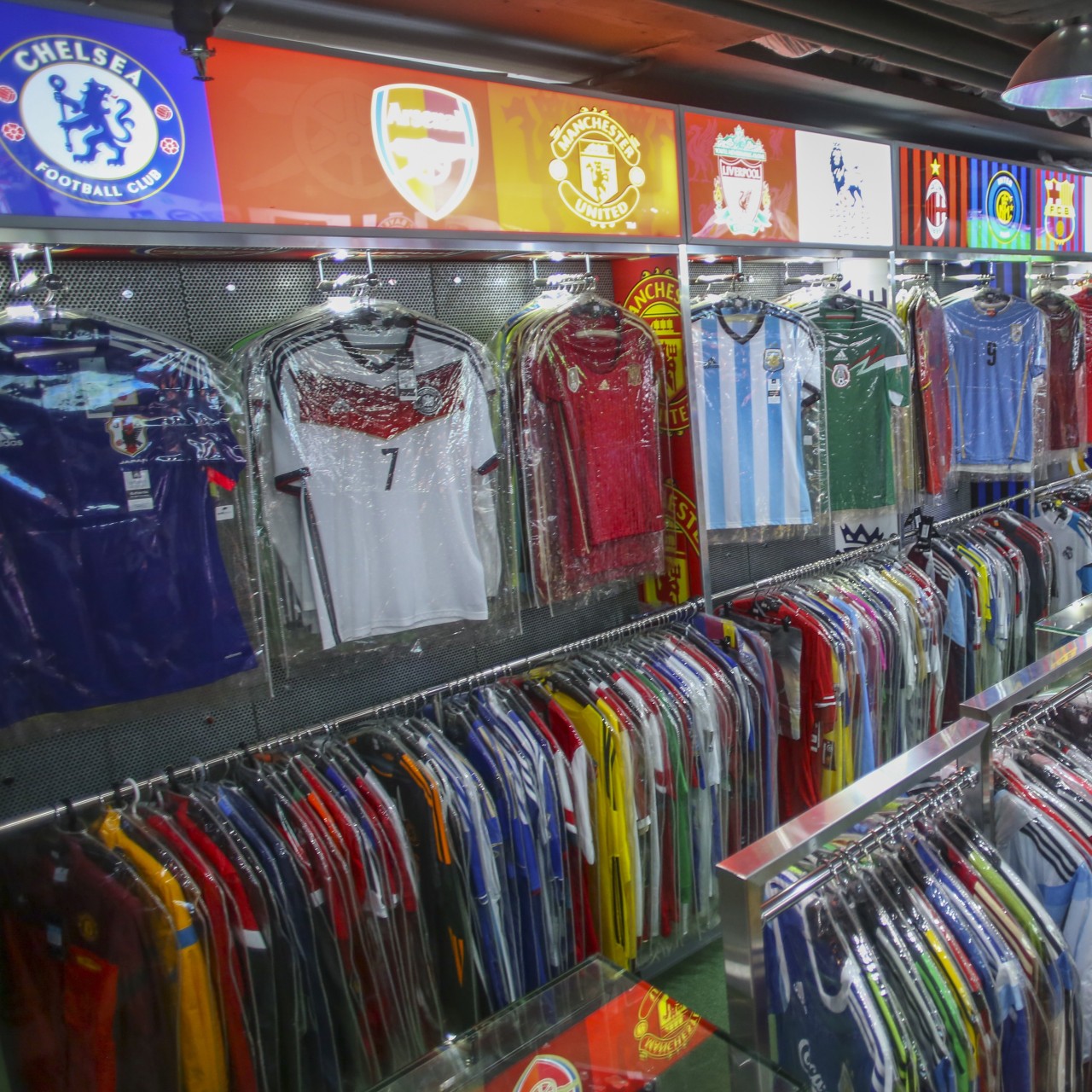 Where can I buy football shirts in Hong Kong English