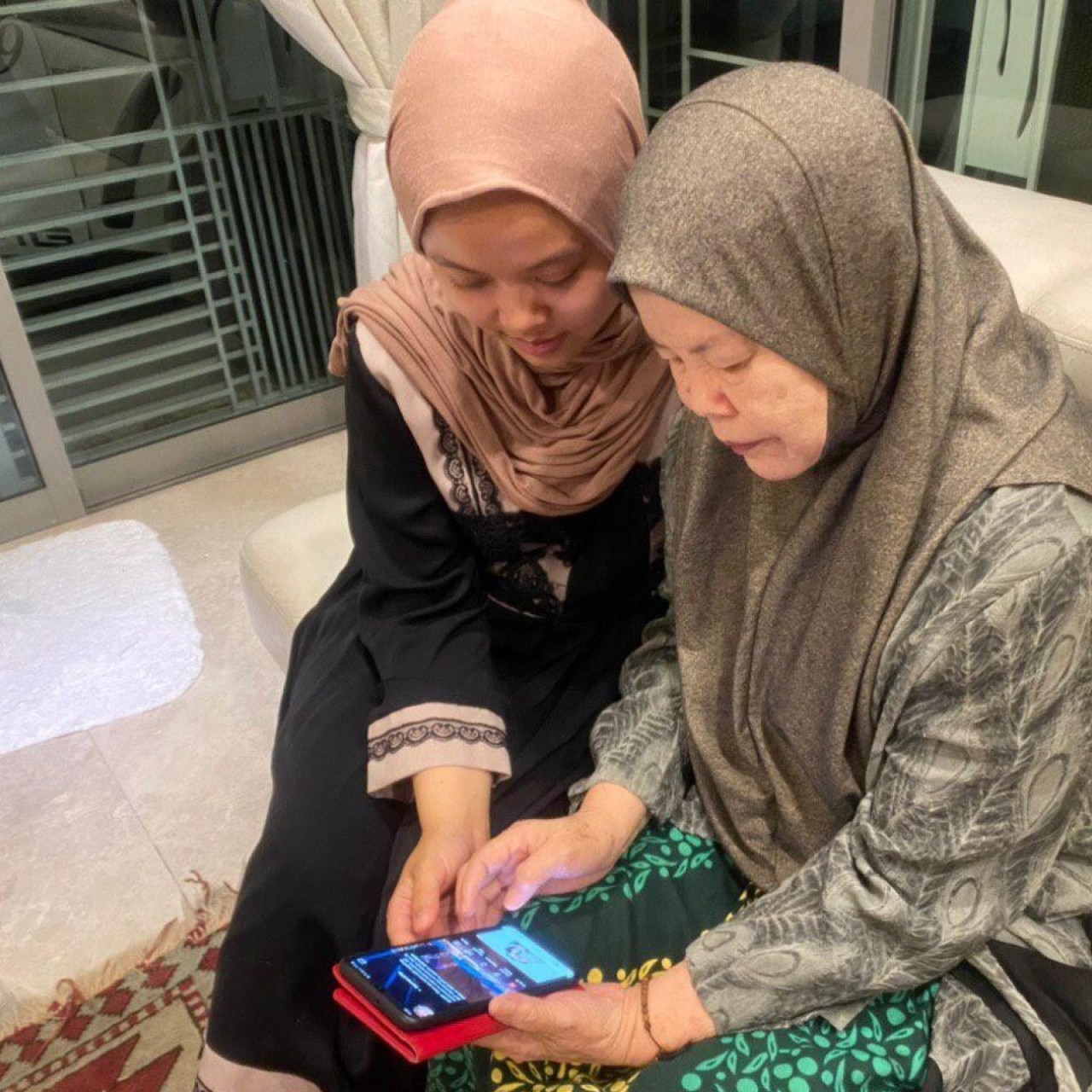 In Singapore Digitally Estranged Seniors Grapple With How To