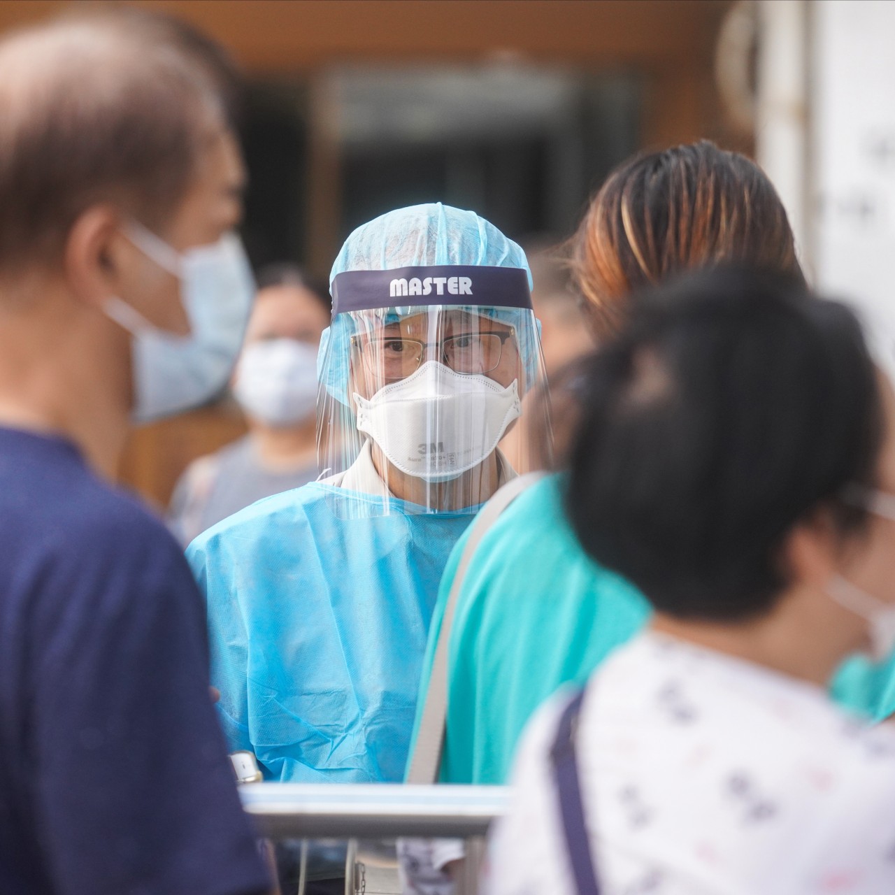 At Least 500 Wuhan Medical Staff Infected With Coronavirus South