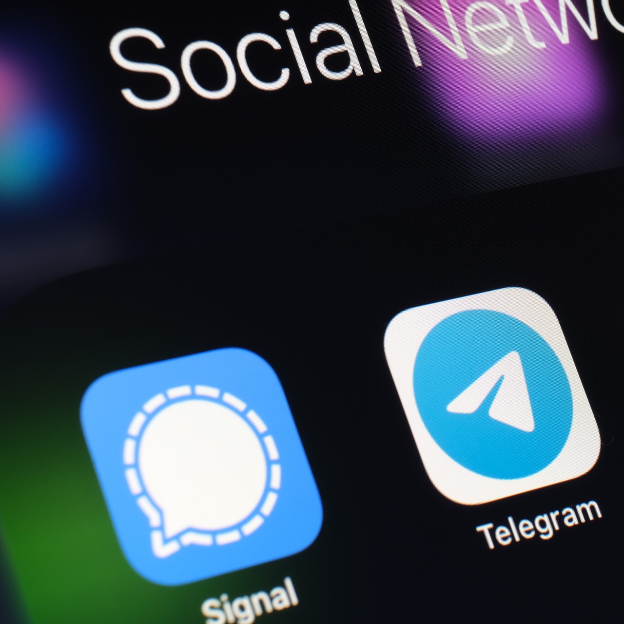 Signal Messaging App Sees Meteoric Rise In Daily Installs As People Look For Whatsapp Alternatives South China Morning Post The brainchild of privacy legend moxie marlinspike, signal replaces your default sms messenger app, making it almost seamless to use. signal messaging app sees meteoric rise