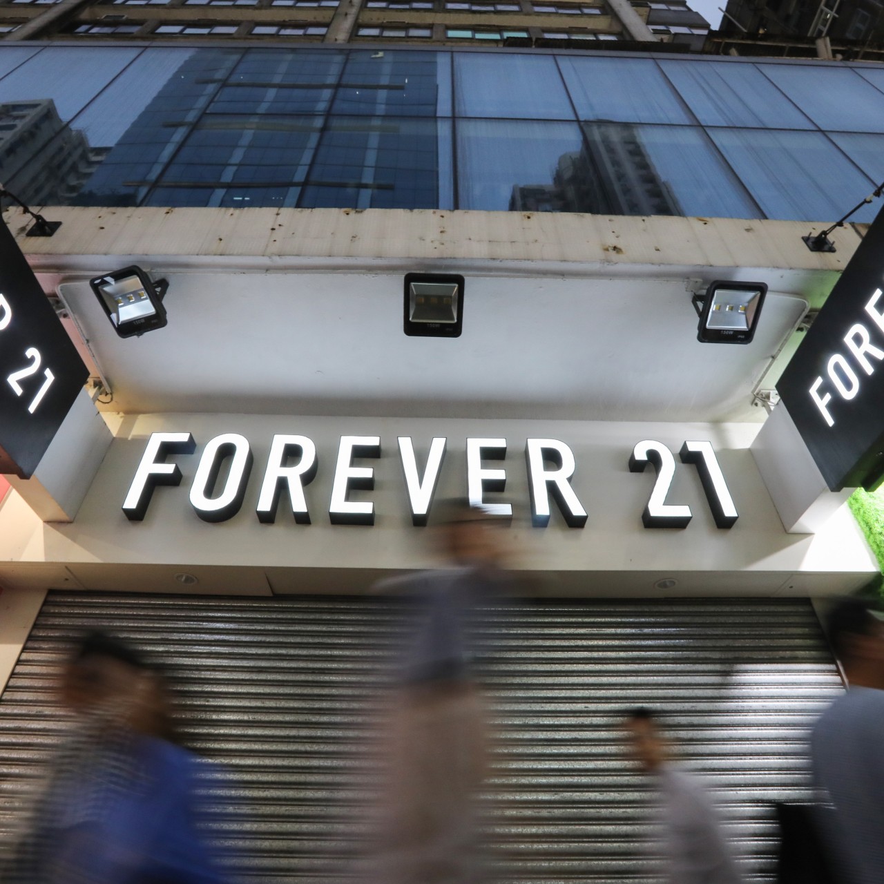 Forever 21 reportedly closing 100 stores on restructure