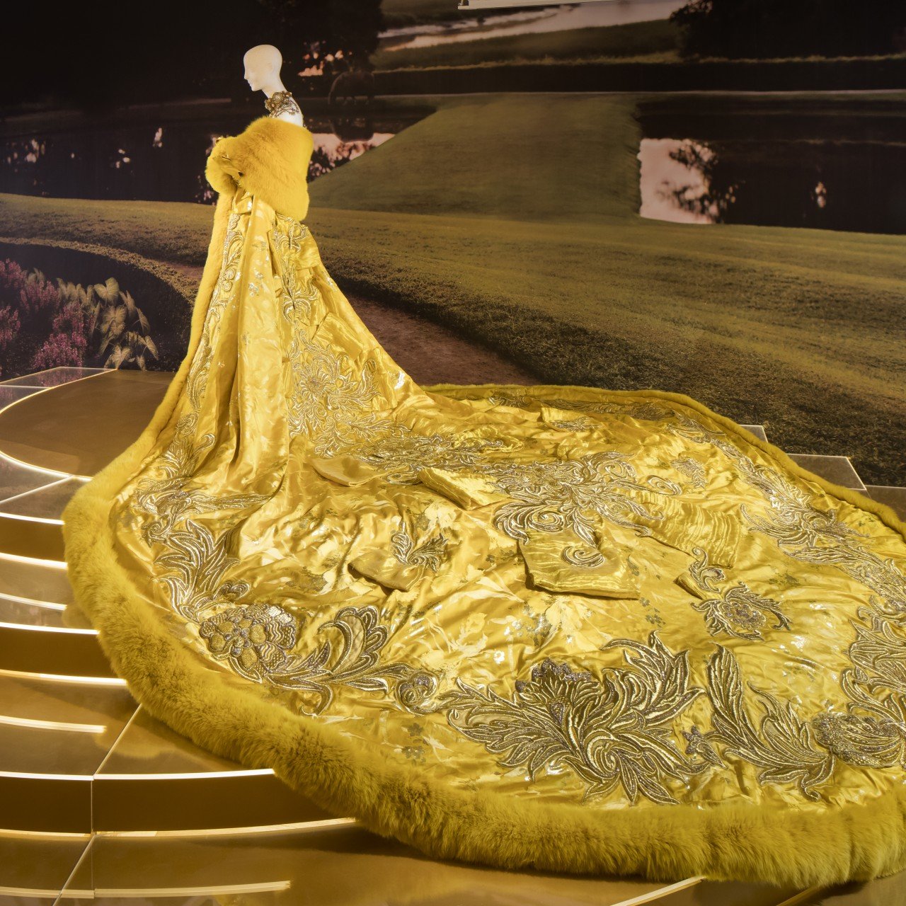 See Rihanna'S China: Through The Looking Glass Met Gala Gown In Person At  The Scad Guo Pei: Couture Beyond Exhibition - Yp | South China Morning Post