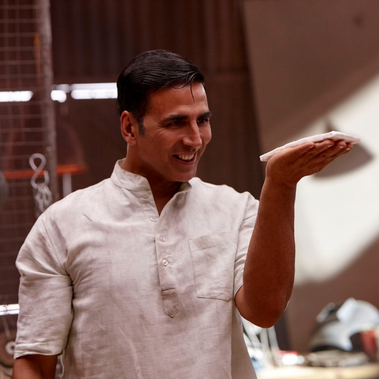 Padman making promo: Akshay Kumar and Twinkle Khanna take you on an  inspiring journey of a mad man becoming a superhero - watch video -  Bollywood News & Gossip, Movie Reviews, Trailers