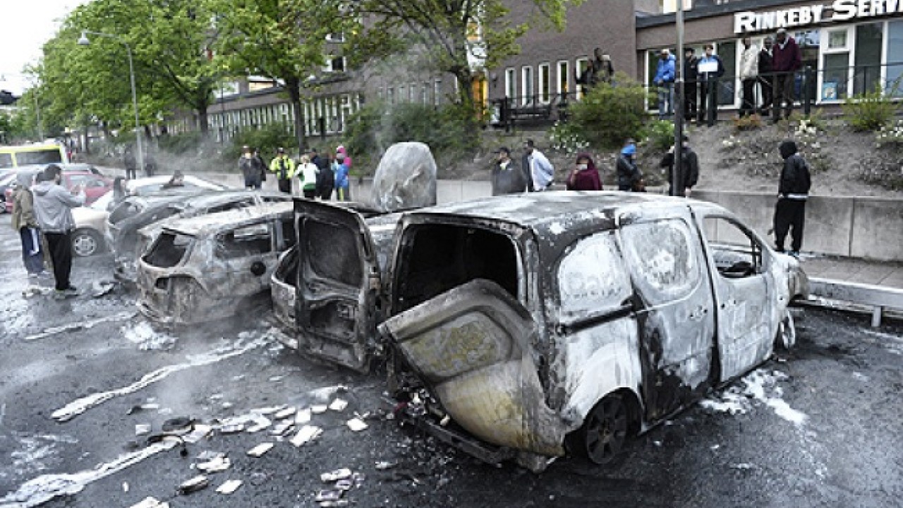 sweden-riots-cars.jpg?itok= 