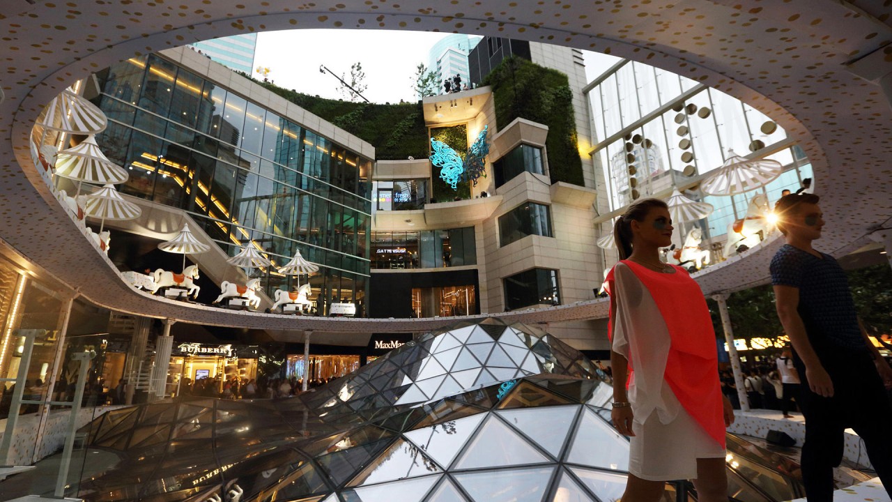 FILE--Customers enter the K11 Art Mall in Shanghai, China, 10