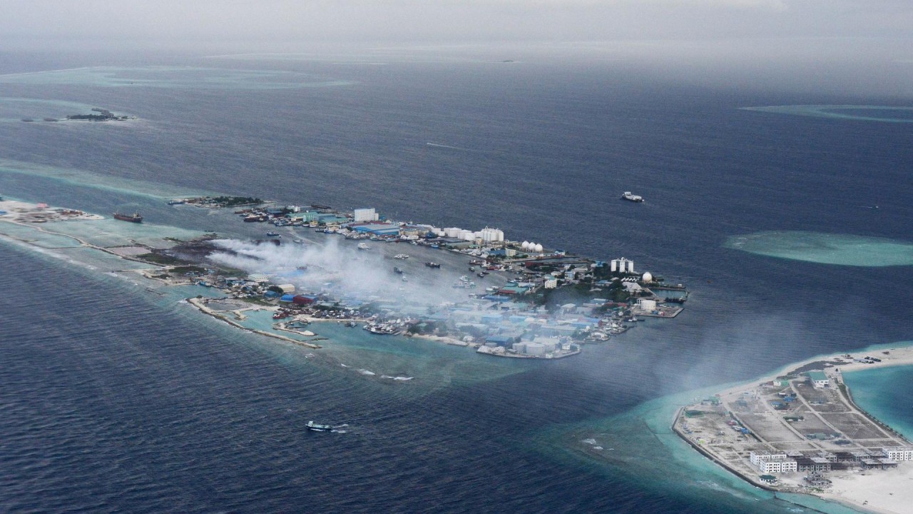 Toxic bomb' ticks on Maldives rubbish island