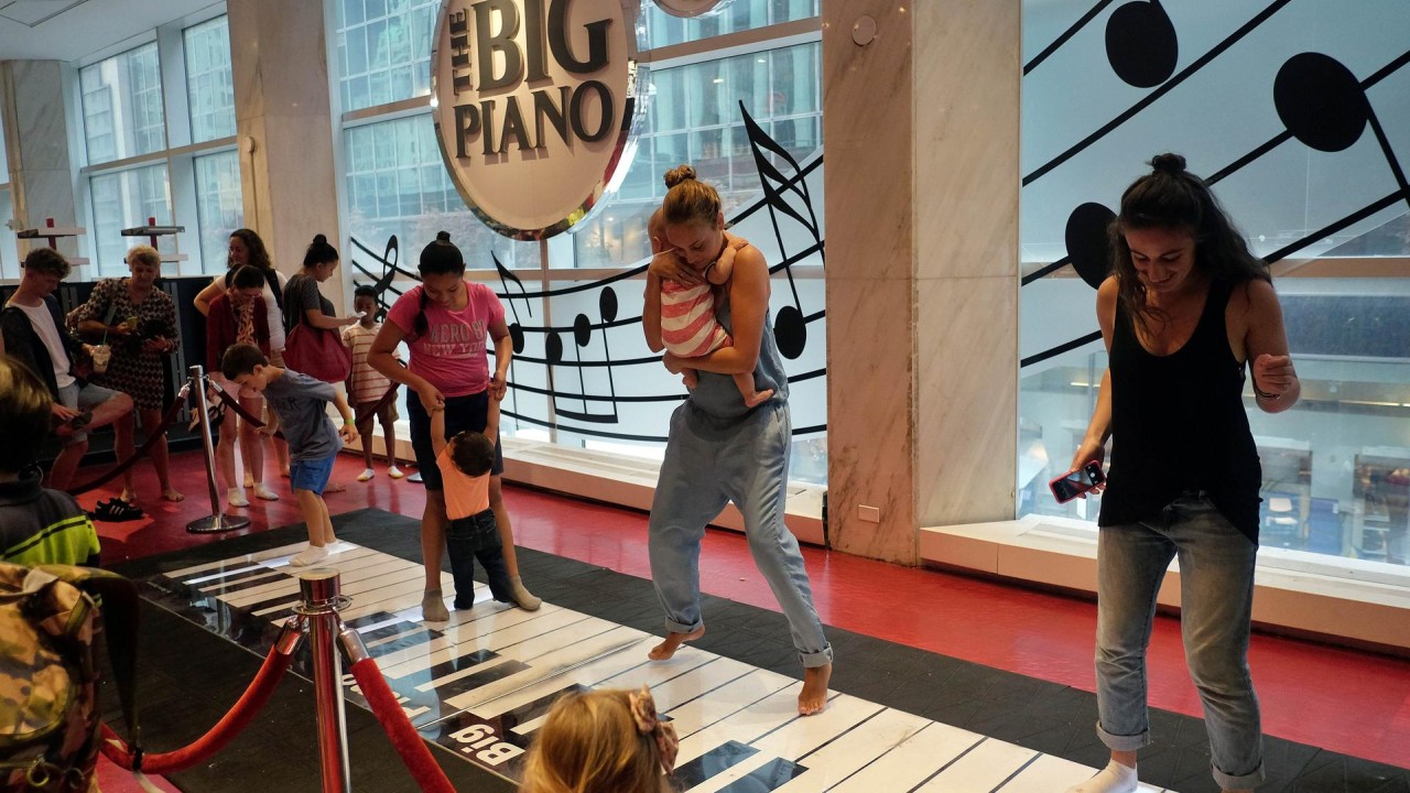 As FAO Schwarz prepares to close, people say goodbye to 'World of Toys