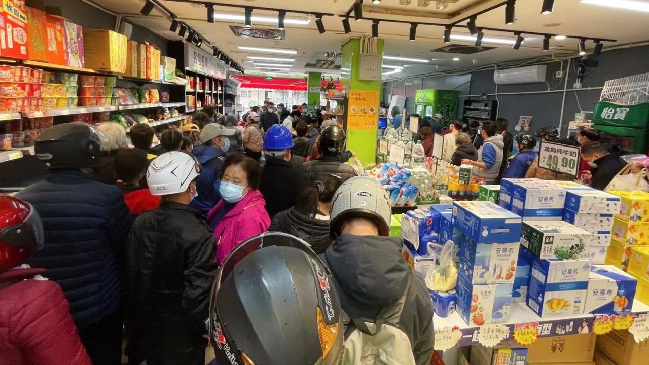 Shanghai cracks down on internet rumours as anger at lockdown spreads