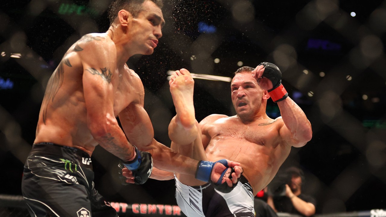UFC 274: Michael Chandler delivers devastating knockout of Tony