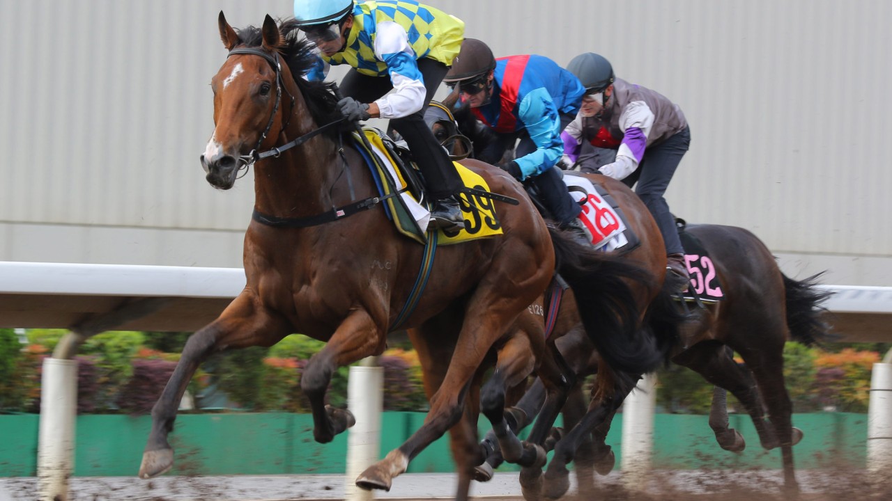 Galaxy Patch storms home to win a Sha Tin trial.