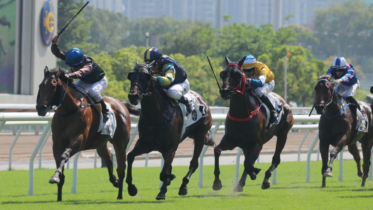 Ka Ying Cheer (inside) makes all to win on debut at Sha Tin on October 1. Photos: Kenneth Chan