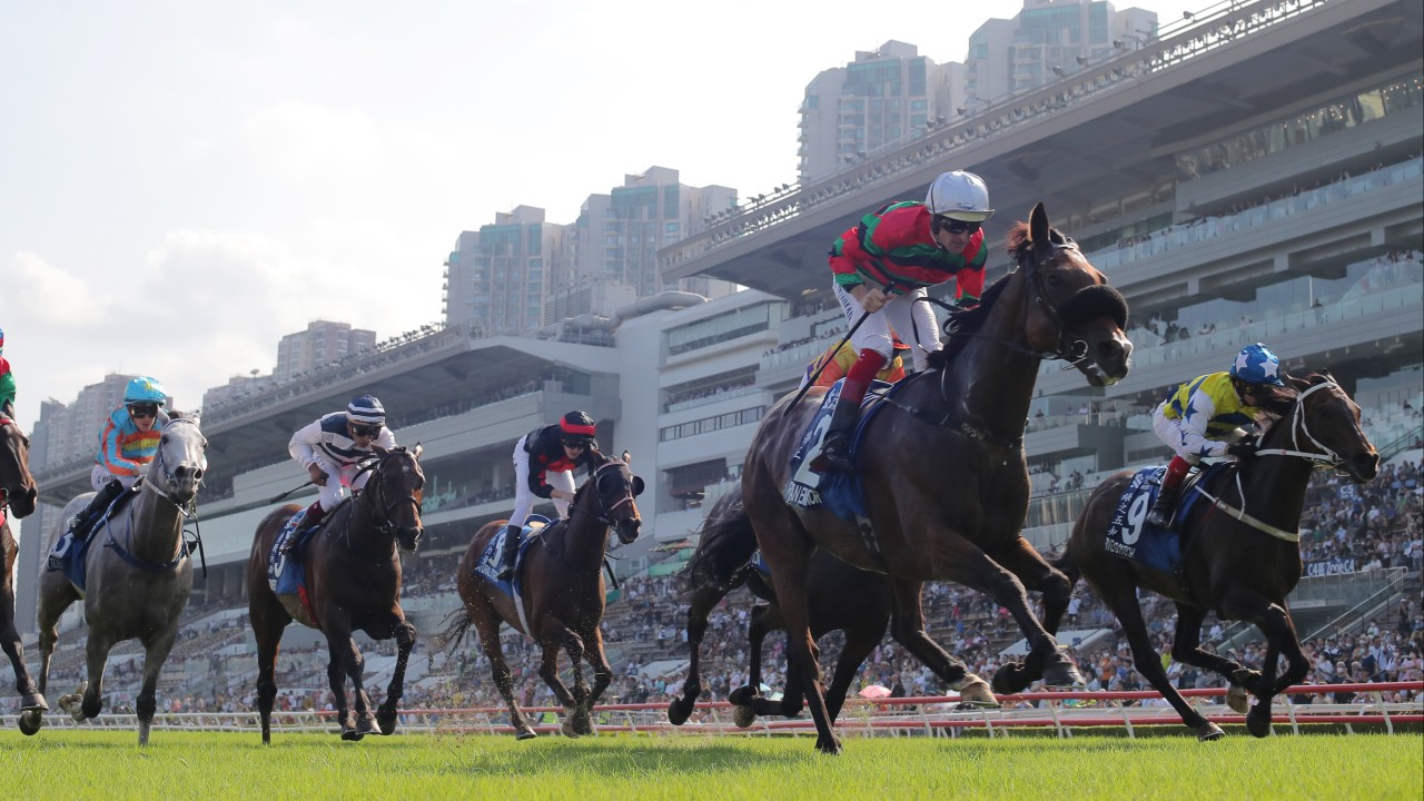 Russian Emperor triumphs in last year’s Group One Champions & Chater Cup (2,400m) at Sha Tin. Photos: Kenneth Chan