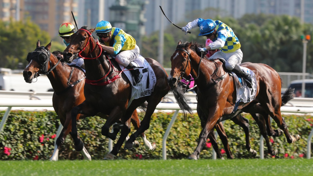 Galaxy Patch (right) finishes second in the Hong Kong Derby (2,000m) under Blake Shinn.