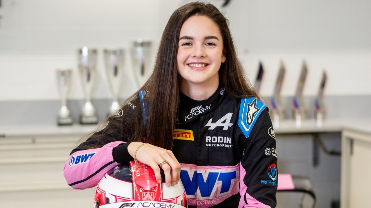 Abbi Pulling – Female Formula Racer Abbi Pulling – Female Formula Racer