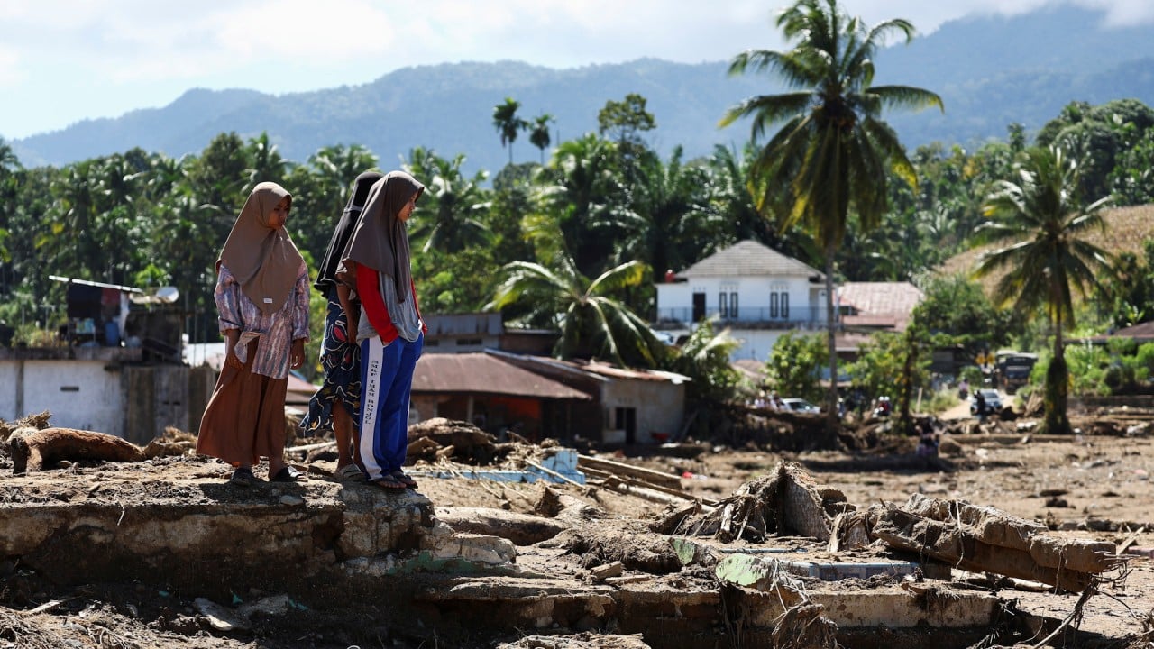 Nearly 1,000 killed in flooding across Asia