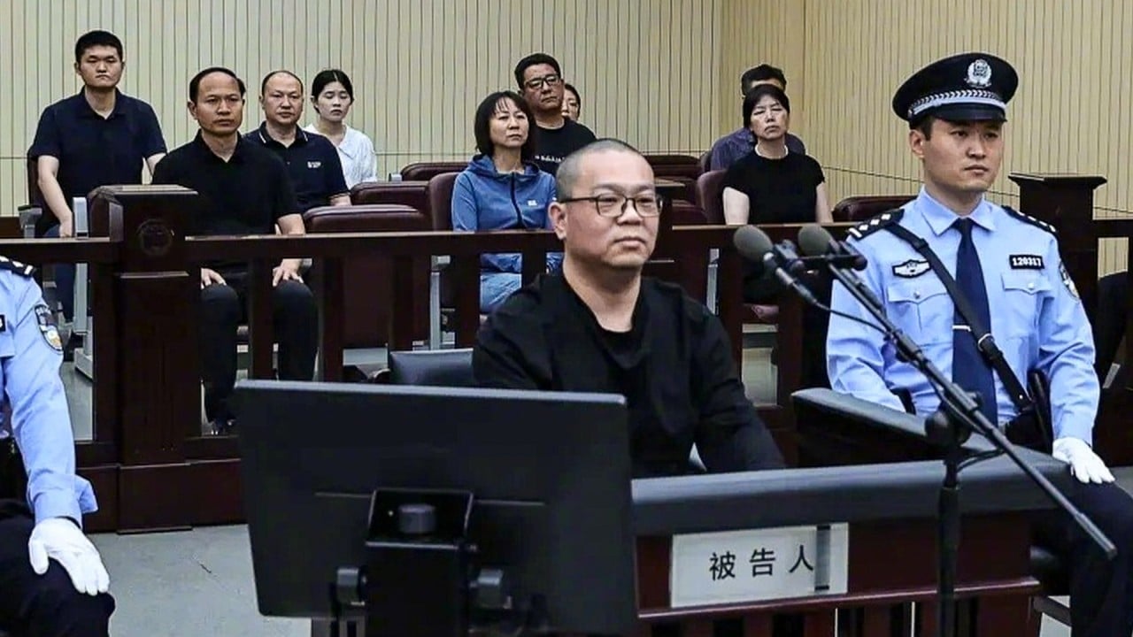 Ex-Chinese banker executed for taking bribes
