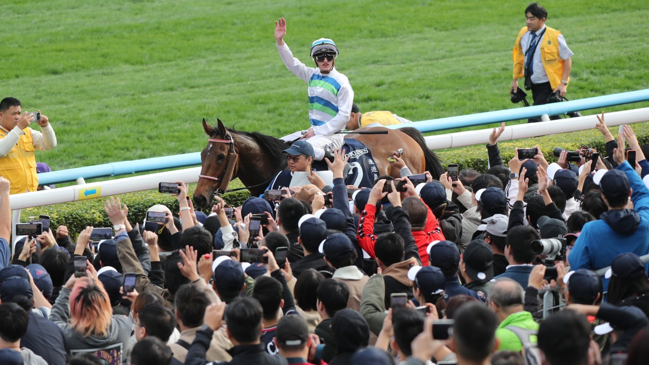 Jockey Zac Purton salutes the Sha Tin crowd after booting home Voyage Bubble in the Group One Hong Kong Sprint. Photos: Kenneth Chan