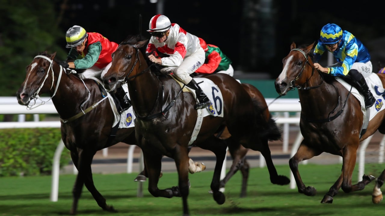 Magnifique (centre) scores in July under Zac Purton.