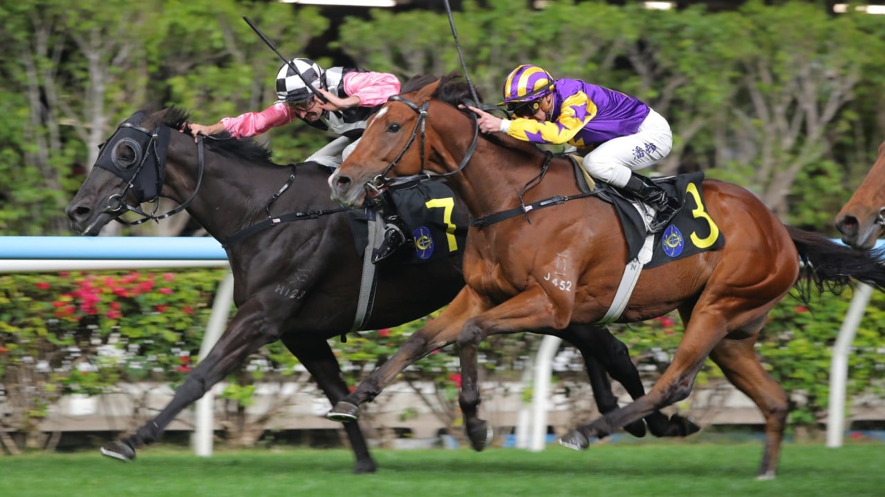 Beauty Missile scuttles up the rail to win at Sha Tin. 