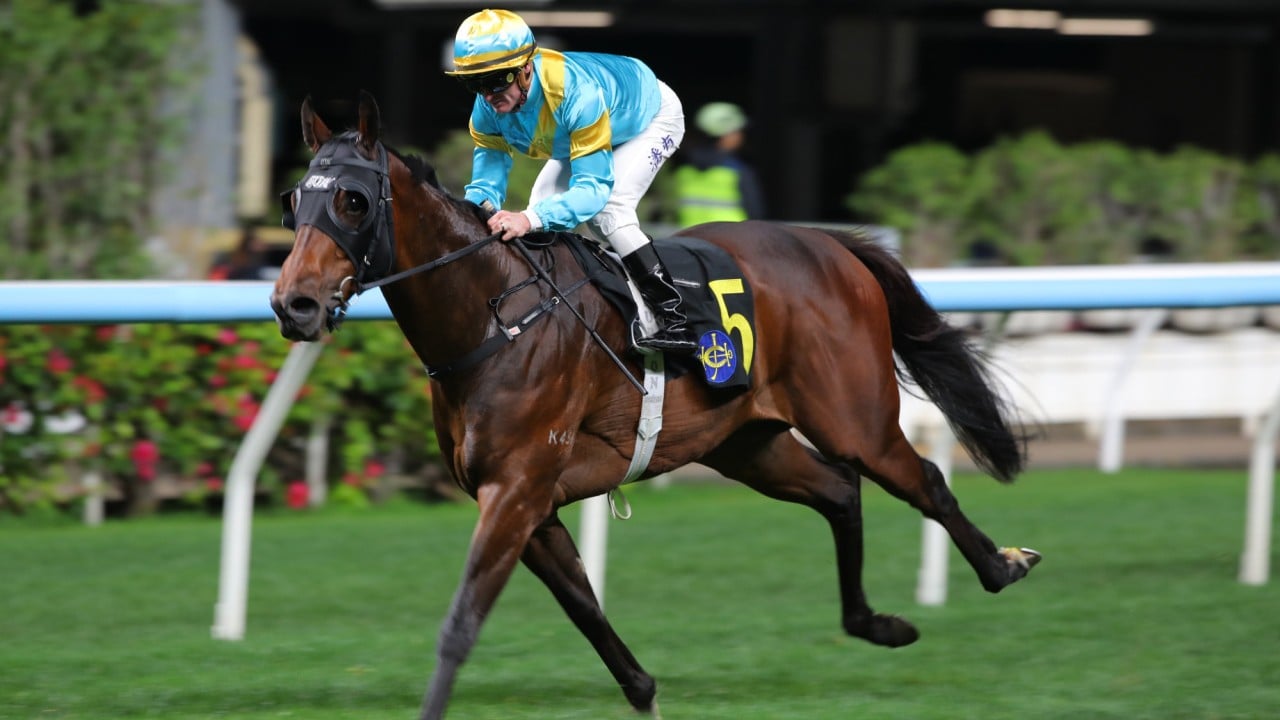 Zac Purton boots home Giant Ballon.