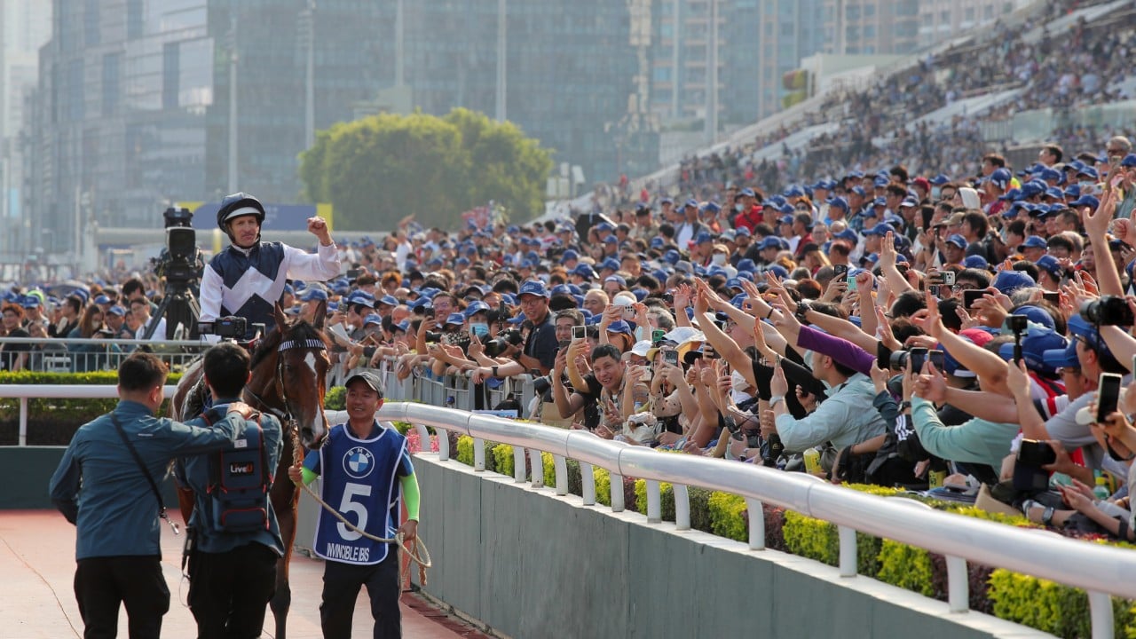 Invincible Ibis and Hugh Bowman soak up the love from the Sha Tin crowd.