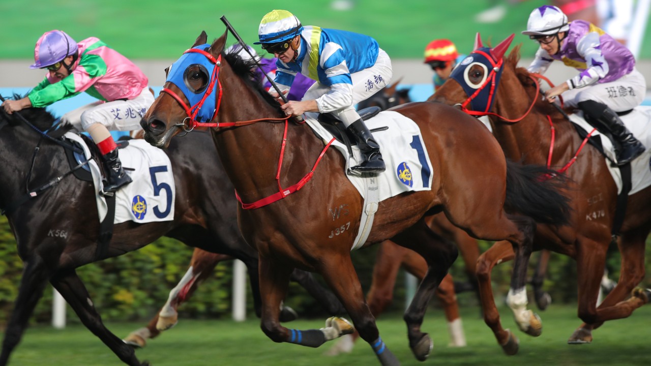 Zac Purton boots home Patch Of Cosmo in January. Photos: Kenneth Chan