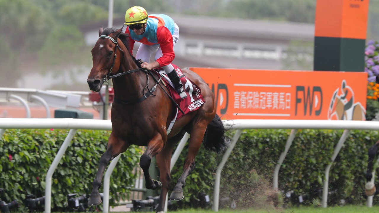 Ka Ying Rising cruises to victory under Zac Purton. Photos: Kenneth Chan