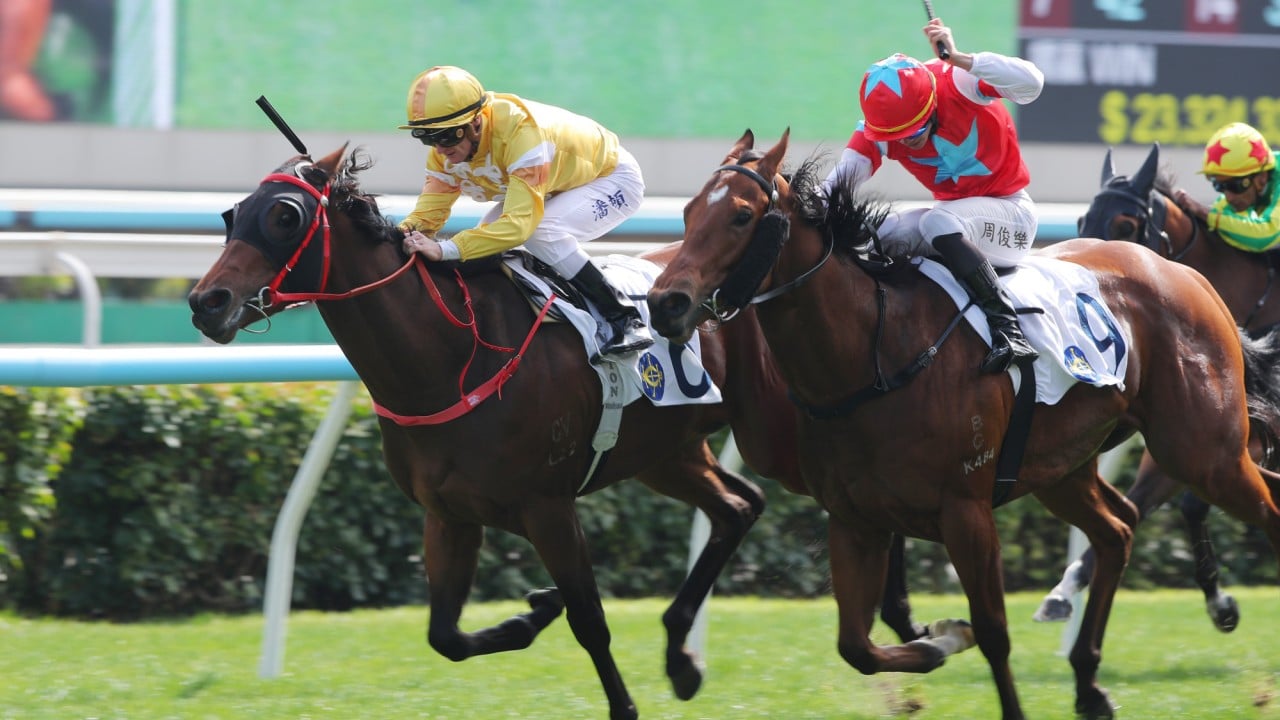 Crossborderdude (left) ridden by Zac Purton scores at Sha Tin.