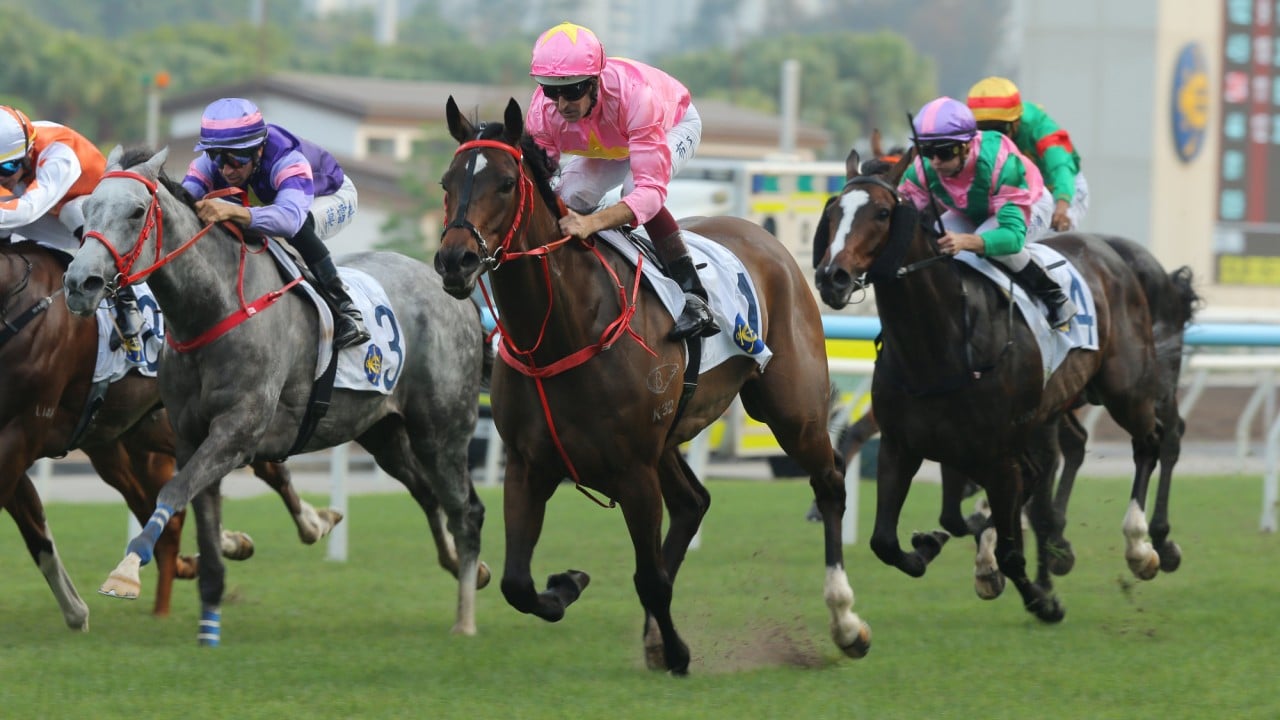 Sky Jewellery bolts up on reappearance under Hugh Bowman.