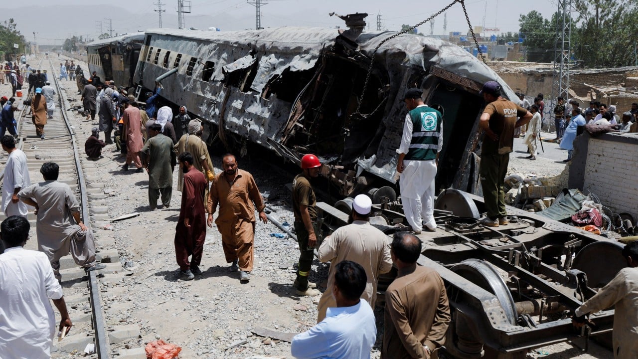 Dozens killed in Pakistan train bombing