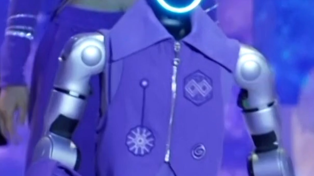 Robots take to the catwalk at Seoul fashion show