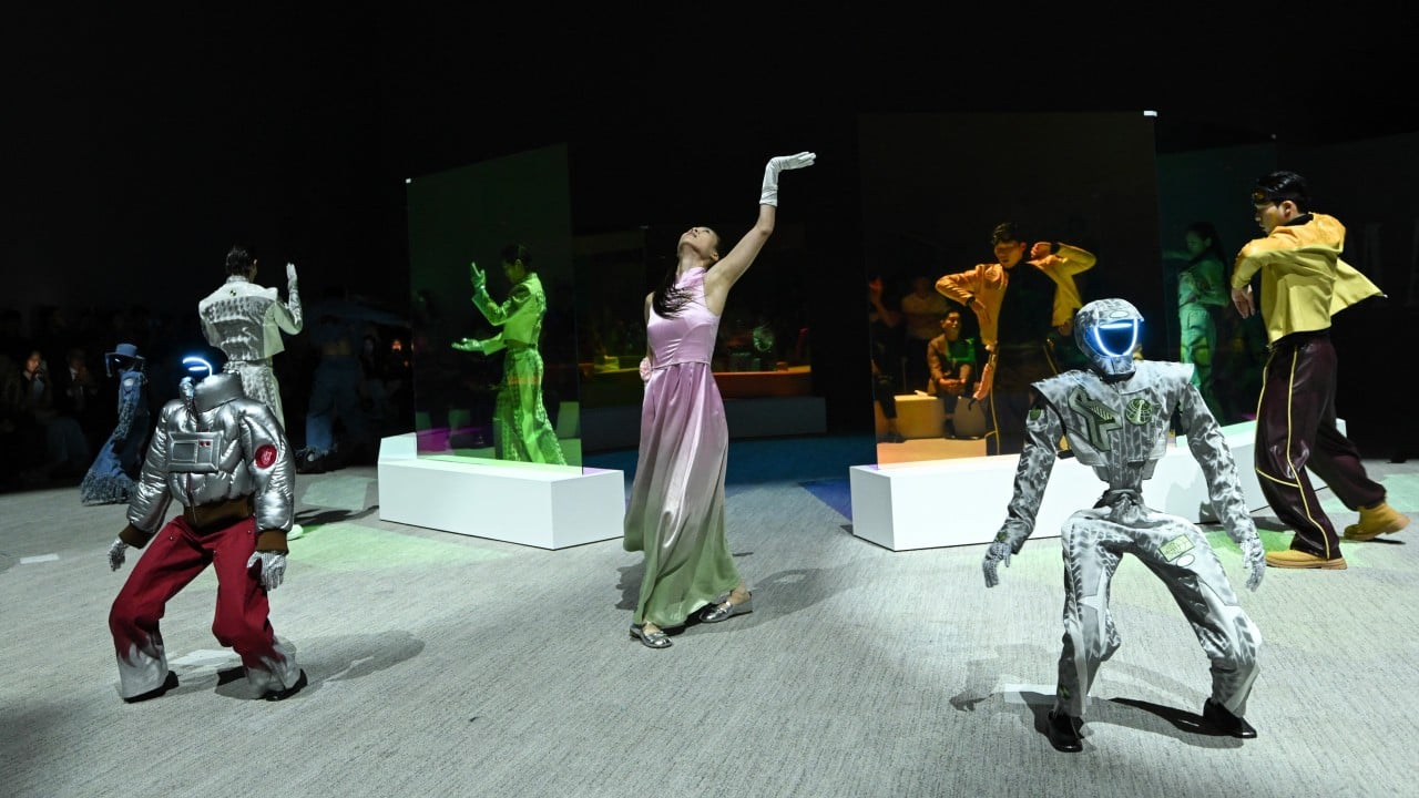 Humanoids walk AI fashion show in Seoul