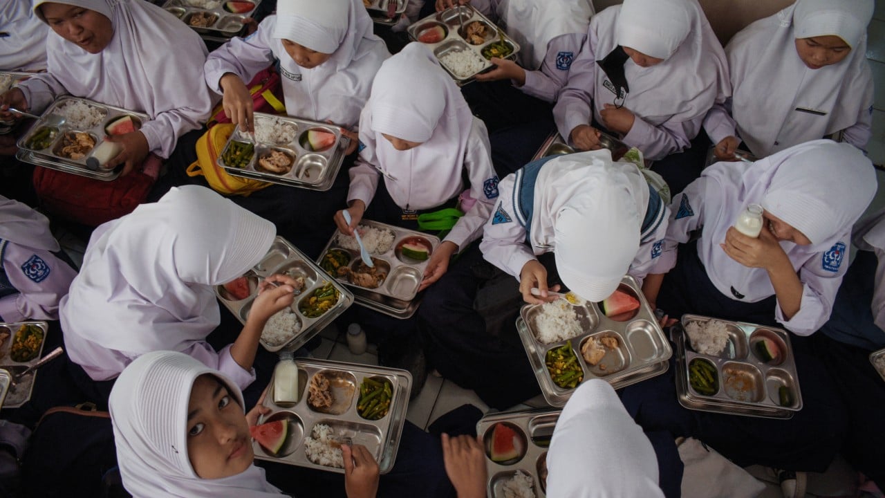 Indonesia hits pause on free meal programme