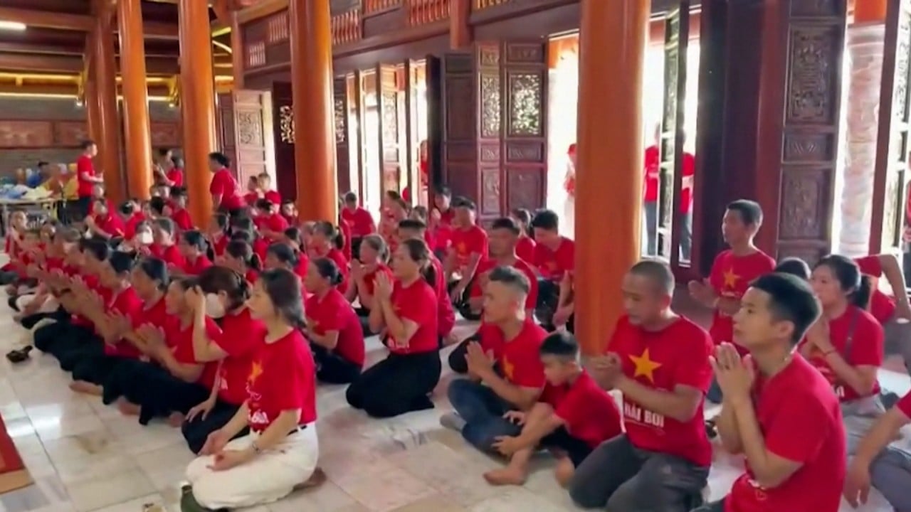 Hanoi residents silently protest redevelopment project
