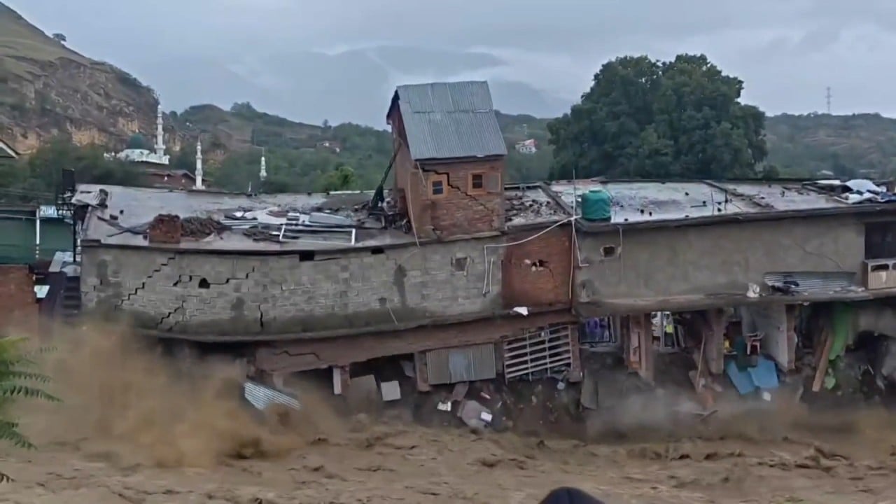 Building collapses as severe floods hit India