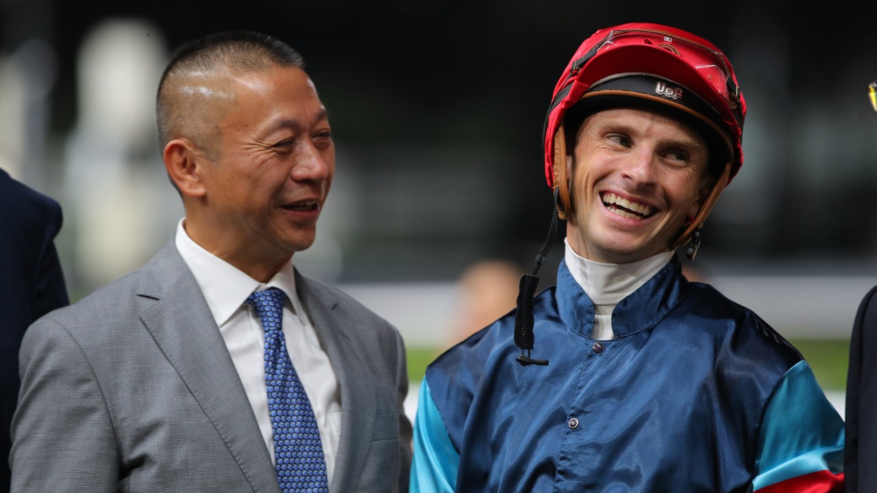 Lyle Hewitson (right) celebrates his win on Winning Champion with Danny Shum (left) at the Happy Valley season finale. Photos: Kenneth Chan