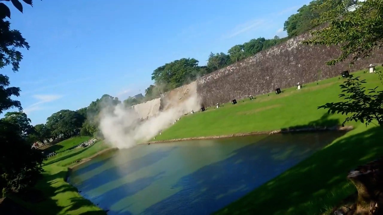 Kumamoto Castle wall collapses as quake shakes Japan