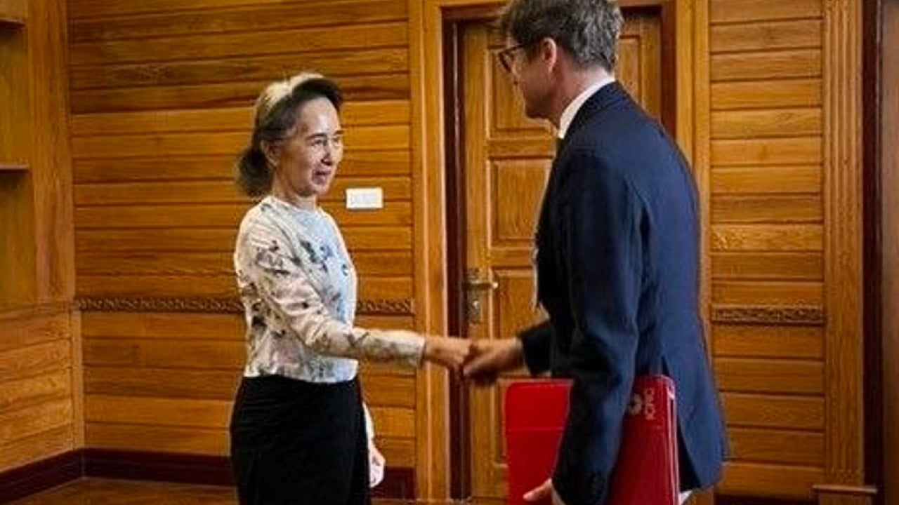 Myanmar’s Suu Kyi meets Red Cross official