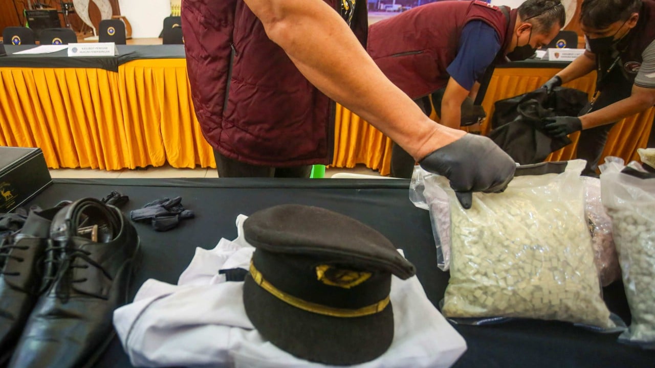Pilot accused of smuggling 70,000 Ecstasy pills through airport security