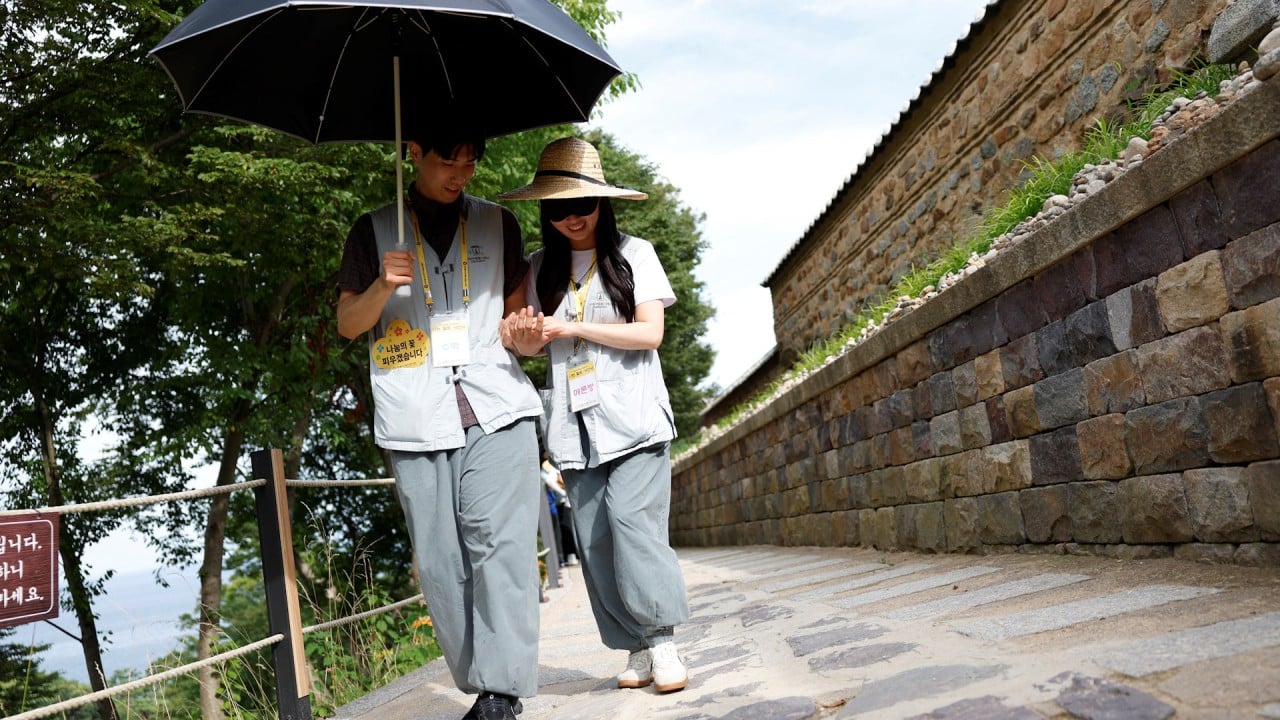 Single Koreans seek soulmates at Buddhist temple