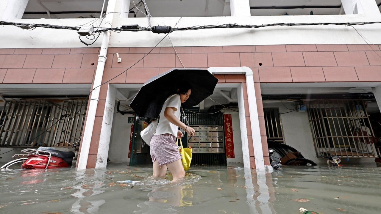 Typhoon Dolphin triggers heavy floods in Shanghai