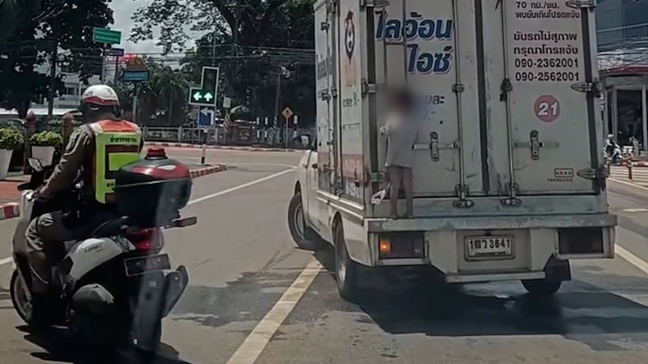 Boy clings to ice delivery truck for over 10km