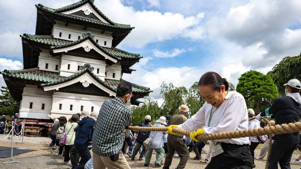 Watch 1,800 people move an entire castle in Japan
