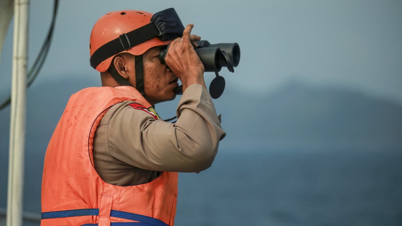Indonesian journalists, crew missing near erupting volcano