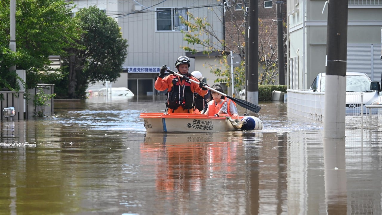 Typhoon Dujuan brings deadly floods and landslides to Japan
