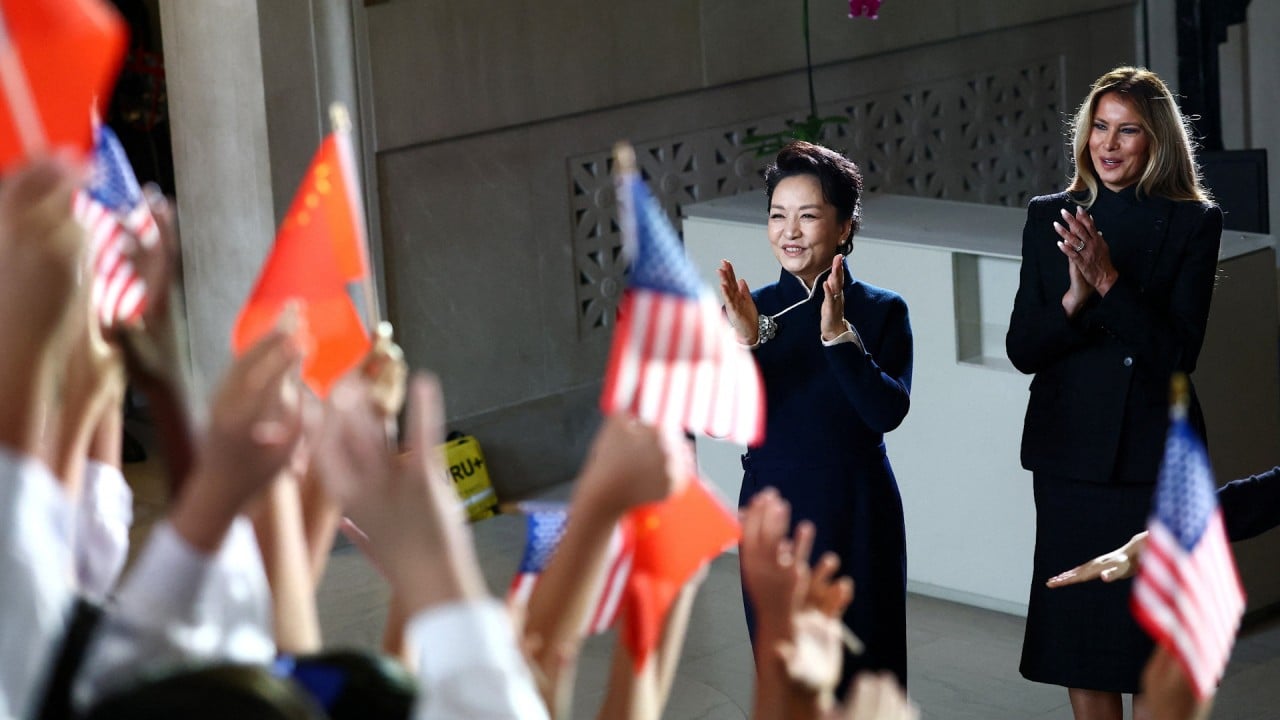 US, China first ladies tour Smithsonian museum