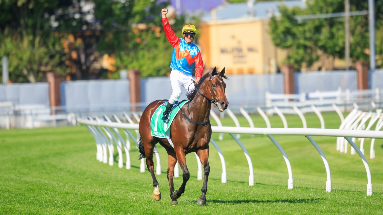Zac Purton salutes after winning last year’s The Everest. Photos: HKJC